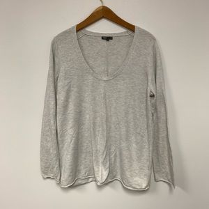 4/$19🔥 Gray scoop sweater